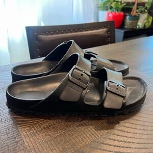 Birkenstock black sandals unisex men 8 women 10